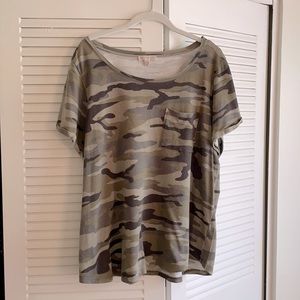 1X Elaine Rose camo tshirt